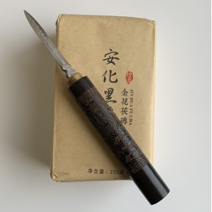 Тибетский хэй ча 2015 год 208 г. Photo 2